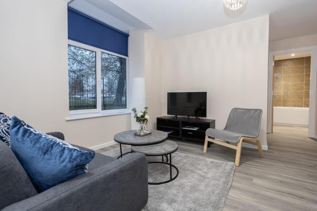 Lovely 1 Bedroom Apartment In Манчестер Экстерьер фото