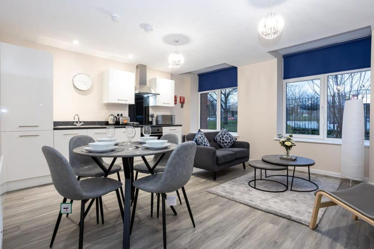 Lovely 1 Bedroom Apartment In Манчестер Экстерьер фото