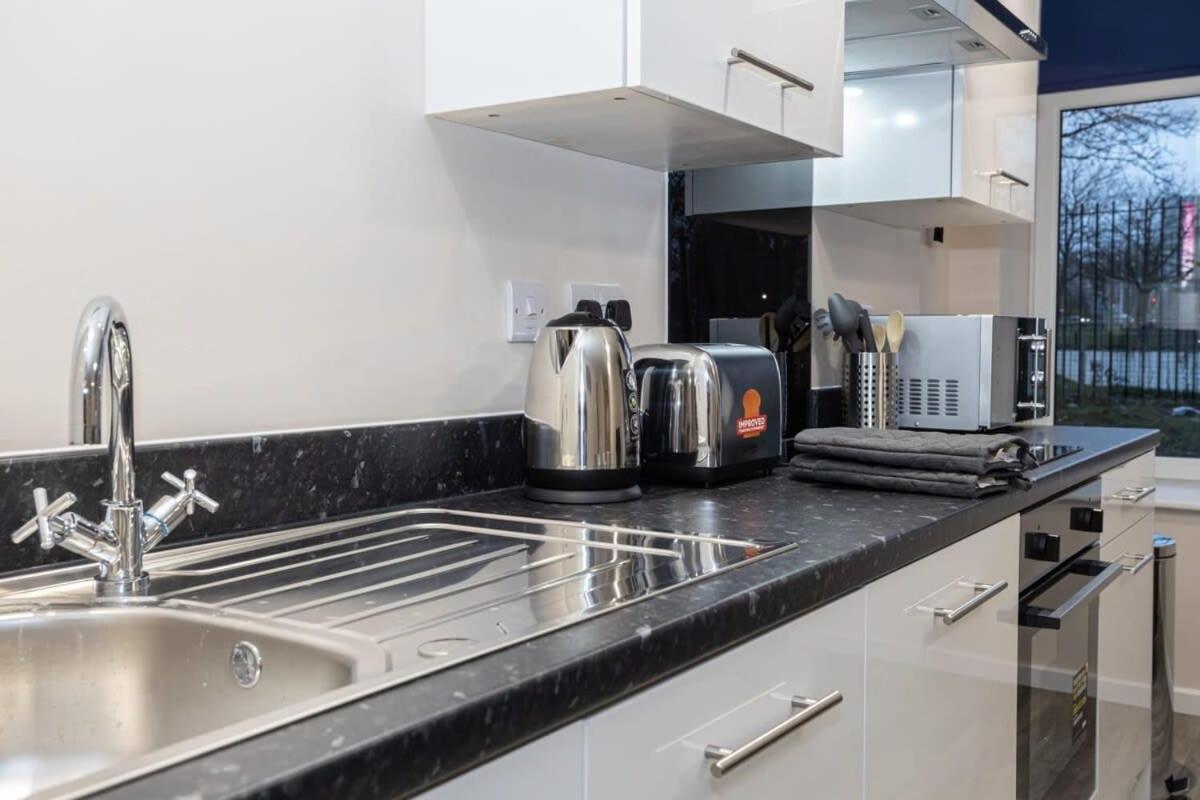 Lovely 1 Bedroom Apartment In Манчестер Экстерьер фото