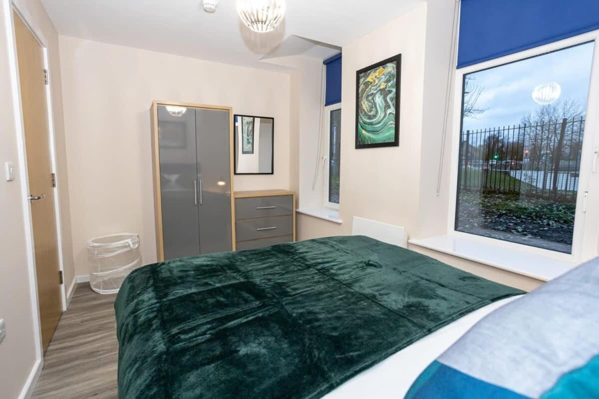 Lovely 1 Bedroom Apartment In Манчестер Экстерьер фото